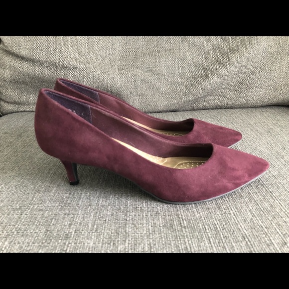 dexflex comfort Shoes - NWOT Dexflex comfort burgundy kitten heels